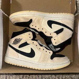 Air Jordan 1 Mid ‘Barely Orange’ women’s sneakers